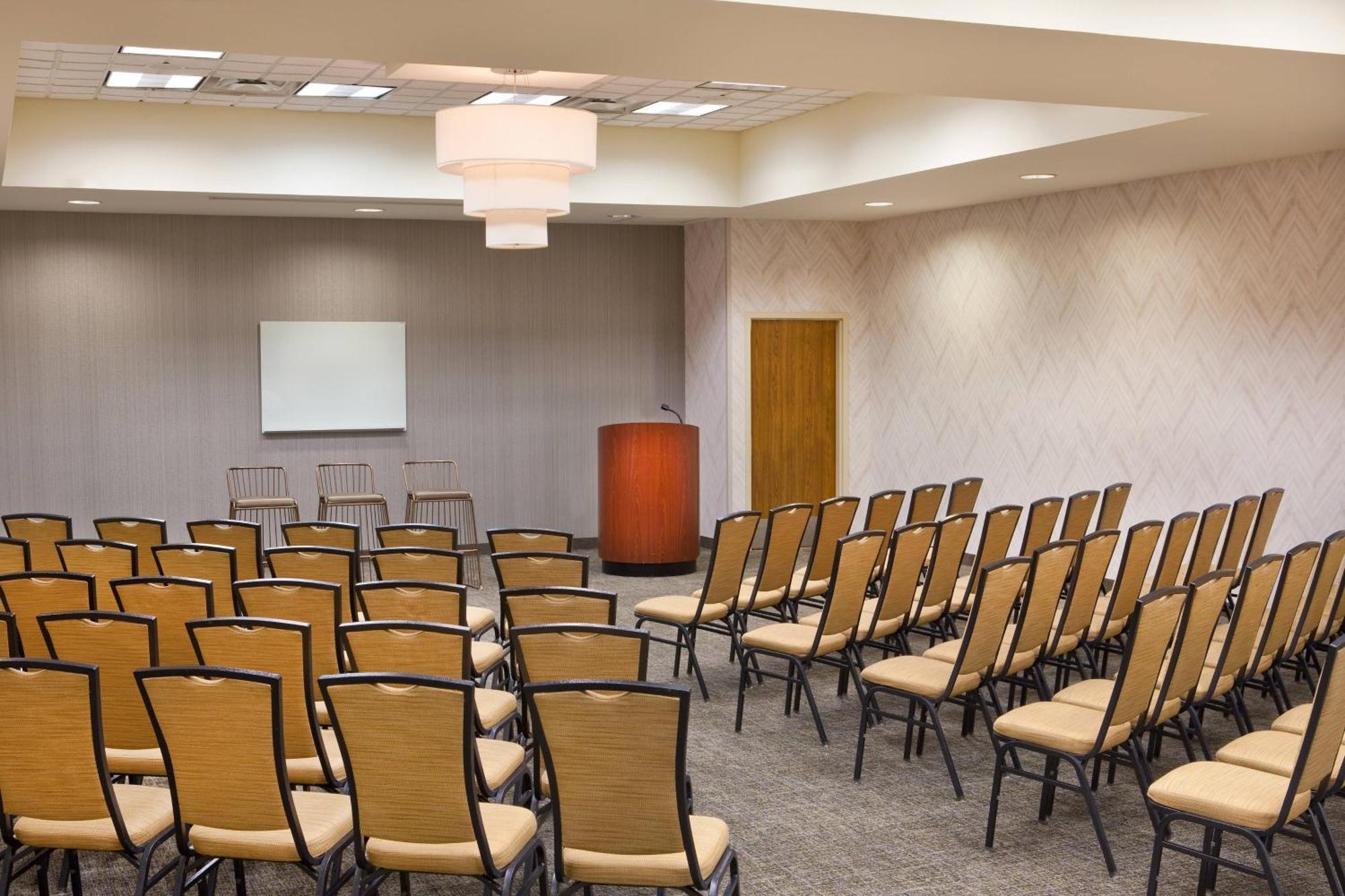Springhill Suites Chesapeake Greenbrier Экстерьер фото